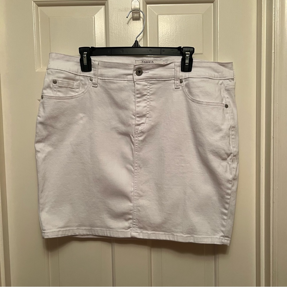 Torrid Denim White Mini Skirt Size 14 - Picture 2 of 10
